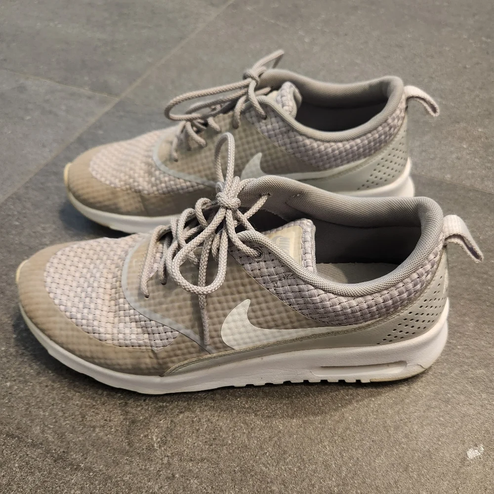 Nike Air Max Thea, Size 8 - Picture 4 of 9